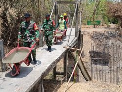 Gotong Royong TNI dan Warga Tak Kenal Lelah, Pengecoran Pondasi Jembatan Garuda di Desa Talun Terus Dikebut