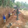 Dukung Pendidikan Berkualitas, Babinsa Ngetos Turun Langsung Pantau Rehabilitasi SMK PGRI Ngetos