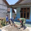 Babinsa Ngluyu Bersama Warga Gotong Royong Bangun Pagar, Wujud Nyata Kemanunggalan TNI dengan Rakyat