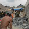 Peduli Kesulitan Air Bersih, Babinsa Koramil 0810/20 Ngluyu Bersama Warga Gotong Royong Gali Sumur di Desa Tempuran