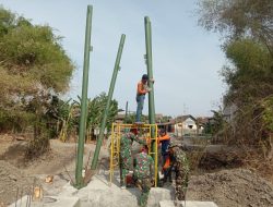 Pembangunan Jembatan Perintis Garuda Merah Putih Kodim 0810/Nganjuk Terus Dikebut di Desa Gondangkulo